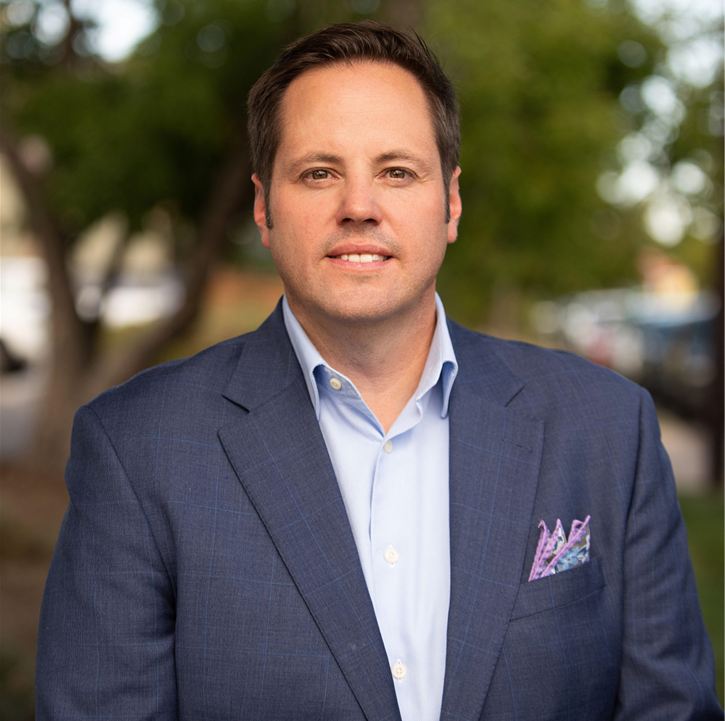 Headshot of Tom Roth